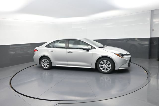 Used 2022 Toyota Corolla LE FWD image 19