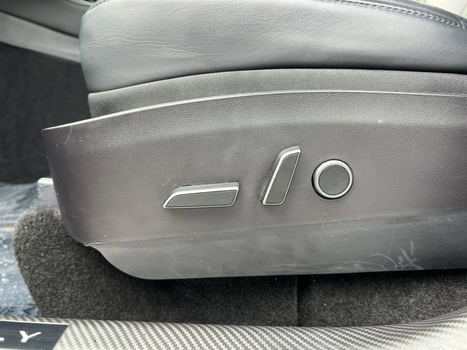 Used 2022 Tesla Model Y Long Range image 14