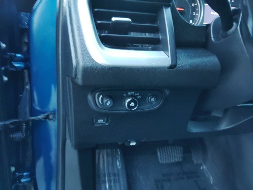 Used 2019 GMC Terrain SLT w/ Preferred Package image 17