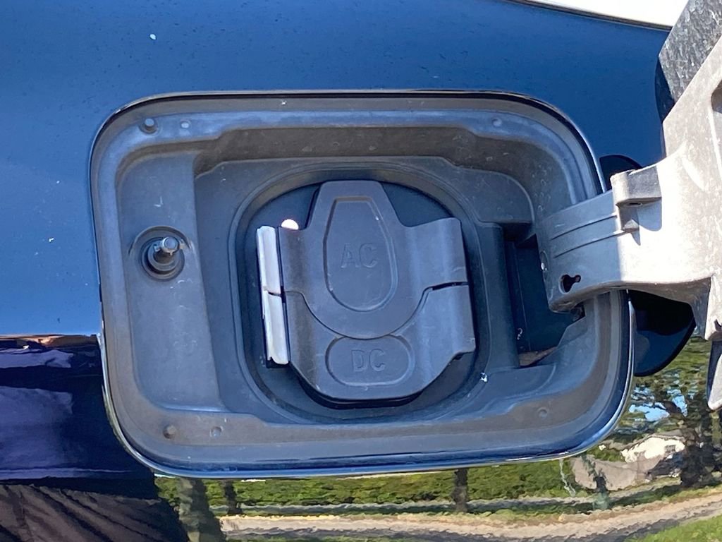 Used 2023 BMW i4 eDrive40 image 21