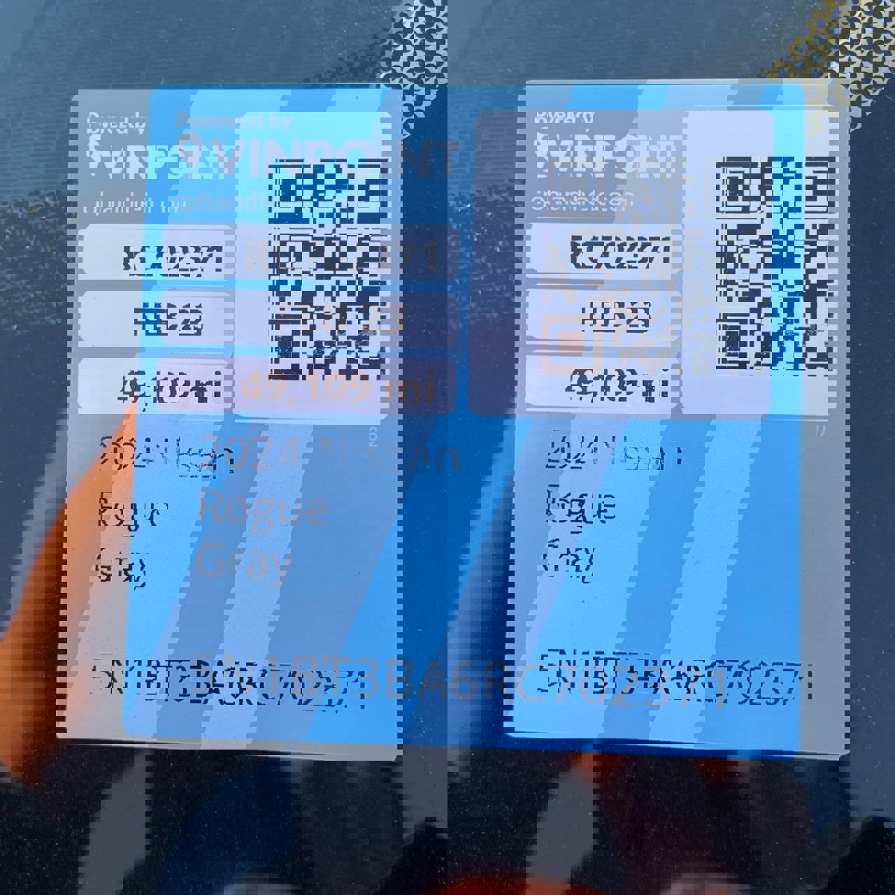 Used 2024 Nissan Rogue SV image 3