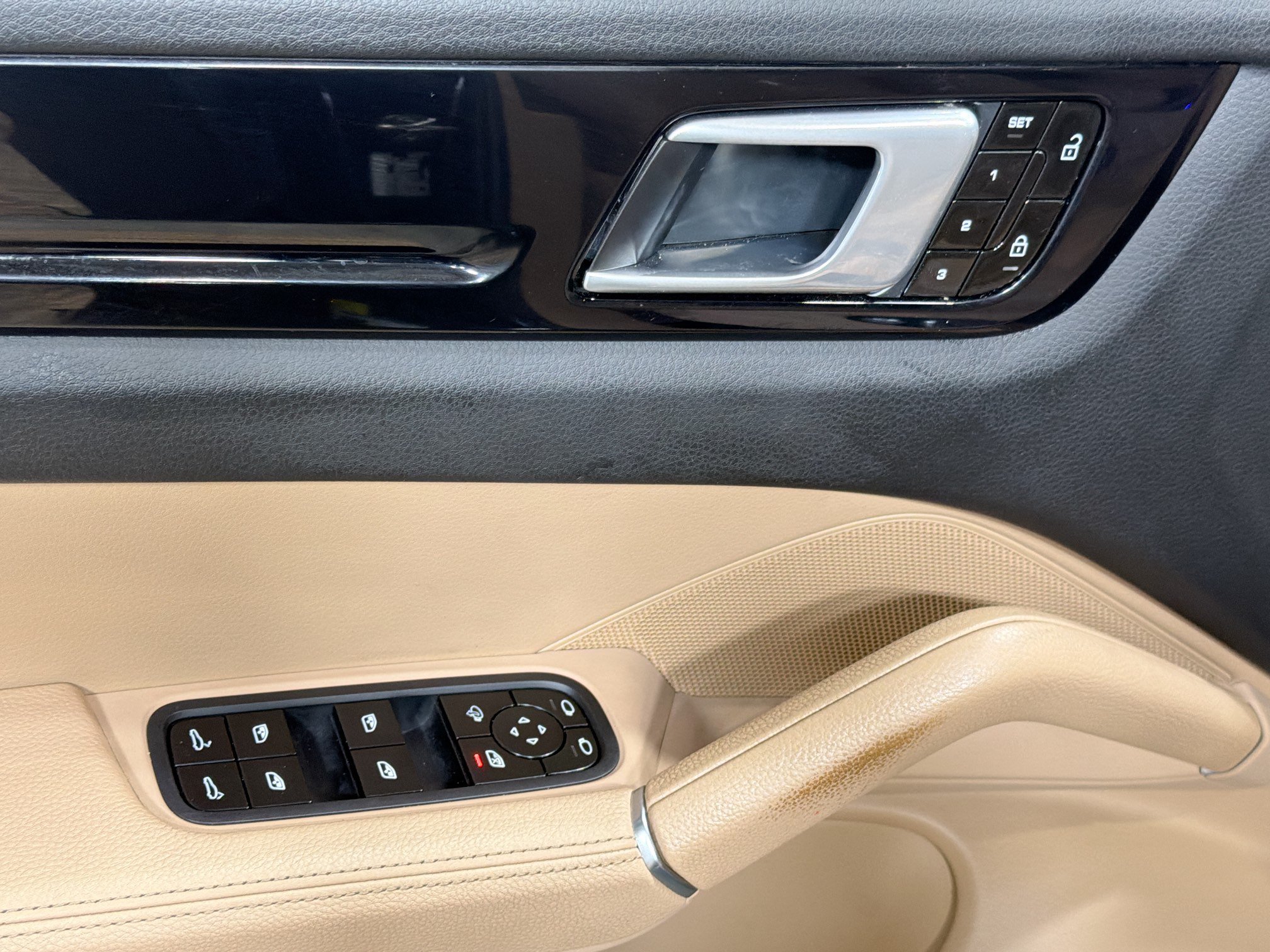 Certified 2020 Porsche Cayenne AWD/4WD image 23