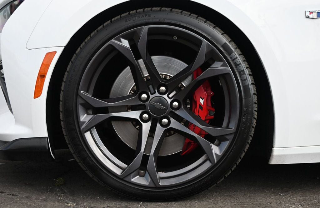 Used 2018 Chevrolet Camaro SS RWD image 9
