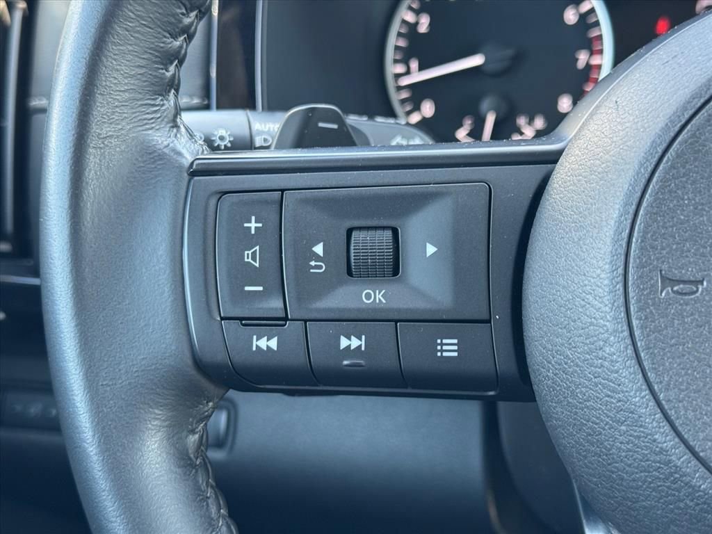 Certified 2024 Nissan Pathfinder SV FWD image 17