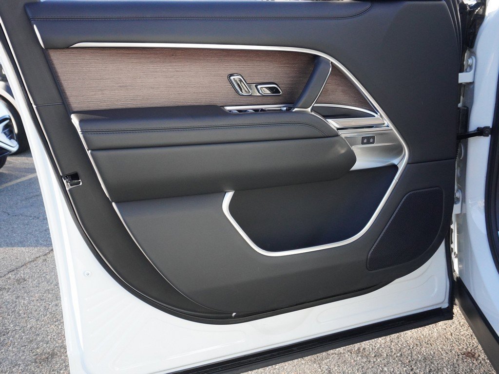 Used 2025 Land Rover Range Rover SE image 23