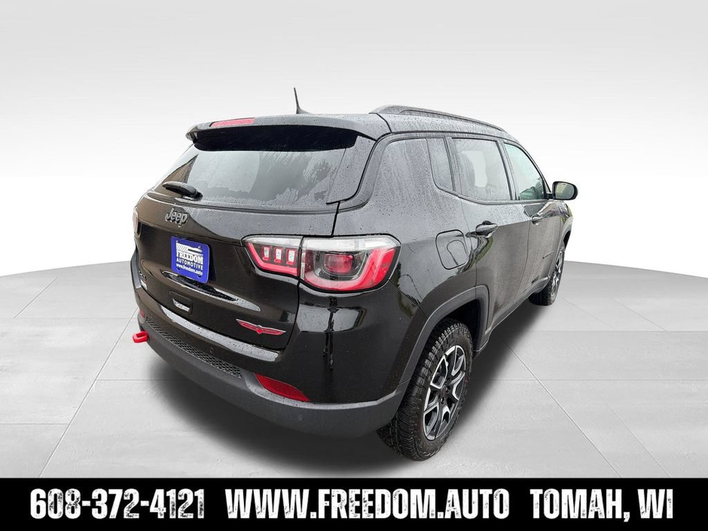 New 2026 Jeep Compass Trailhawk w/ Sun, Sound & Navigation Group AWD/4WD image 5