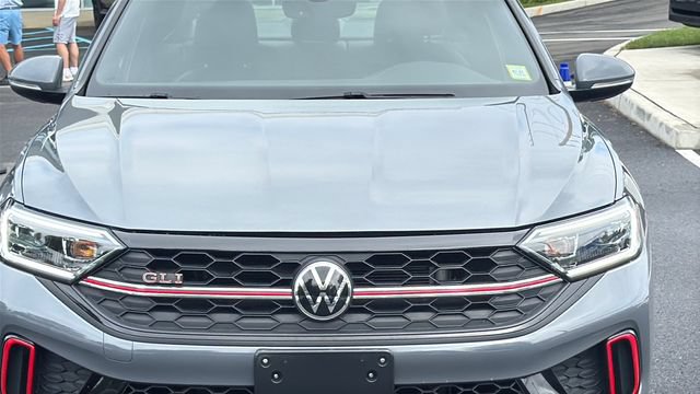 Used 2022 Volkswagen Jetta GLI Autobahn FWD image 2