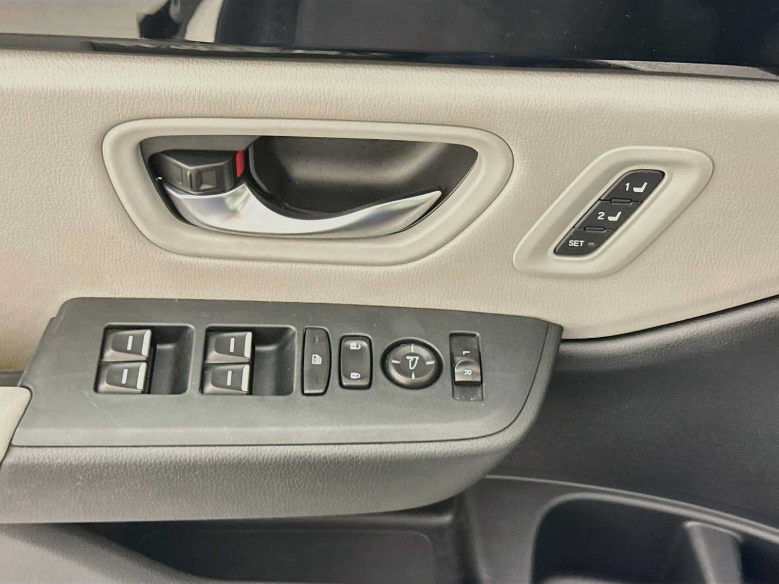 Used 2023 Honda Pilot Touring image 17