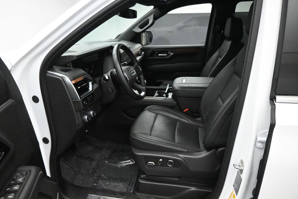 Used 2025 GMC Yukon XL Denali AWD/4WD image 9
