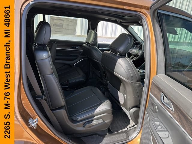 New 2026 Jeep Grand Cherokee L Limited w/ Luxury Tech Group II AWD/4WD image 43