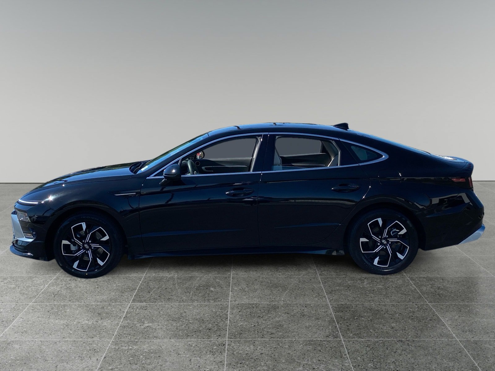 Used 2025 Hyundai Sonata SEL FWD image 2