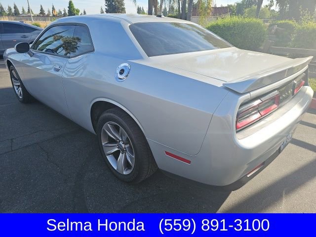 Used 2019 Dodge Challenger SXT w/ Driver Convenience Group RWD image 2