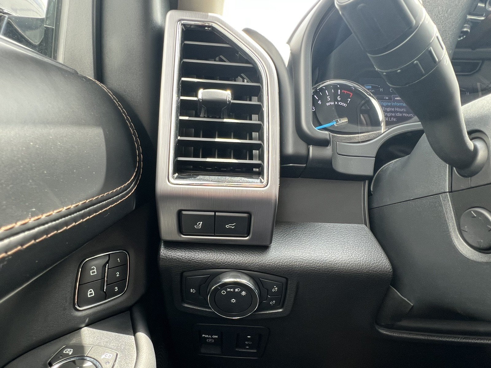 Used 2021 Ford Expedition Platinum AWD/4WD image 29