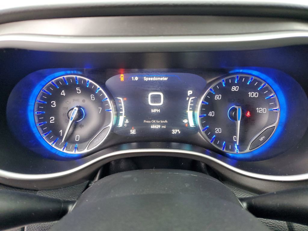 Used 2024 Chrysler Pacifica Touring-L image 14