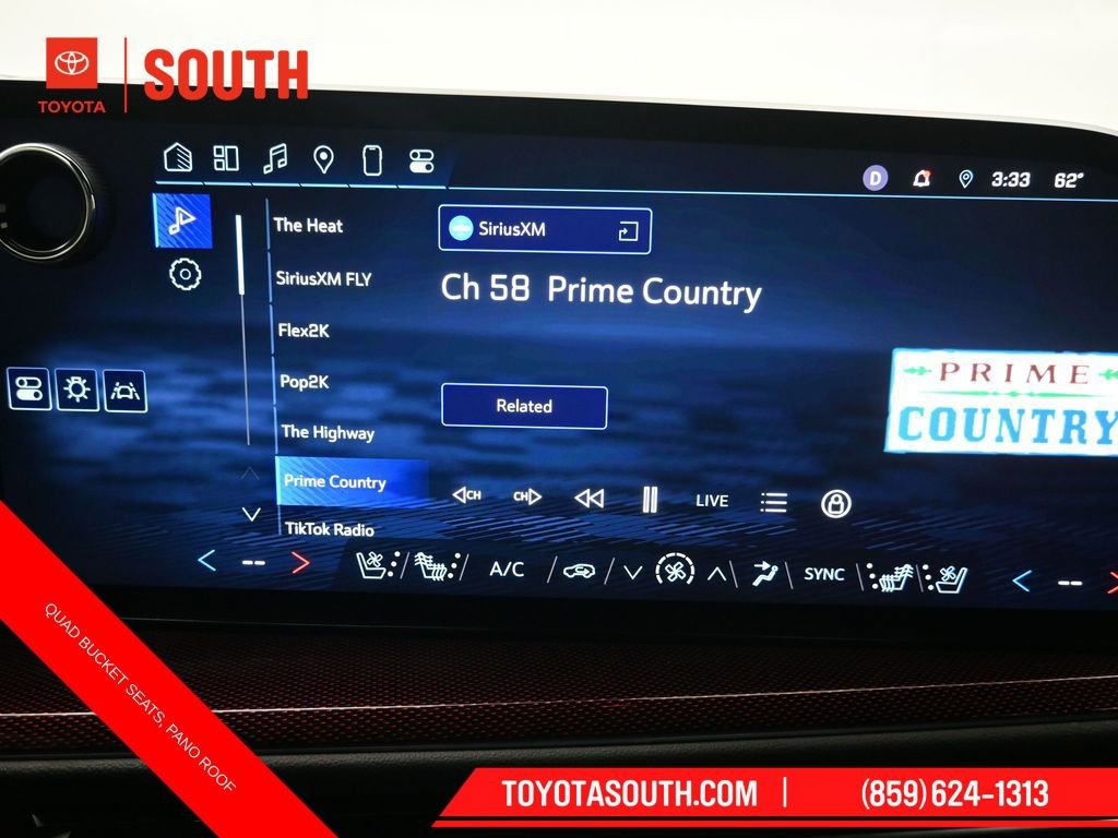 Used 2024 Chevrolet Traverse RS AWD/4WD image 11