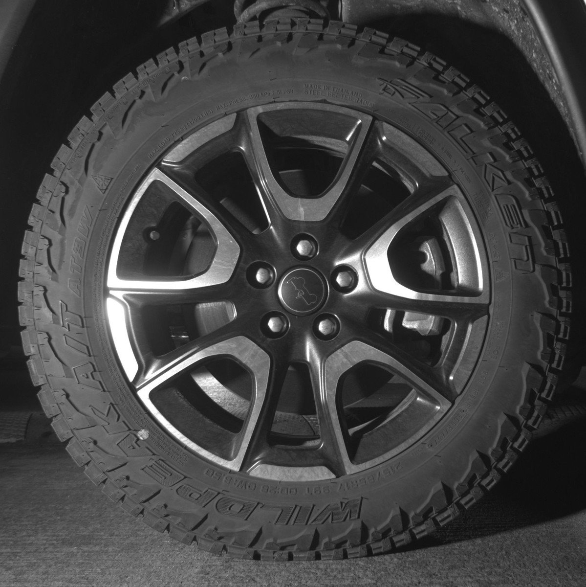 Used 2025 Jeep Compass Trailhawk AWD/4WD image 13