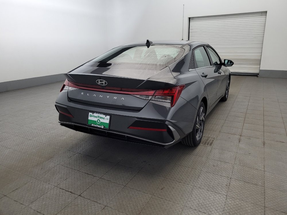 Used 2025 Hyundai Elantra SEL FWD image 7