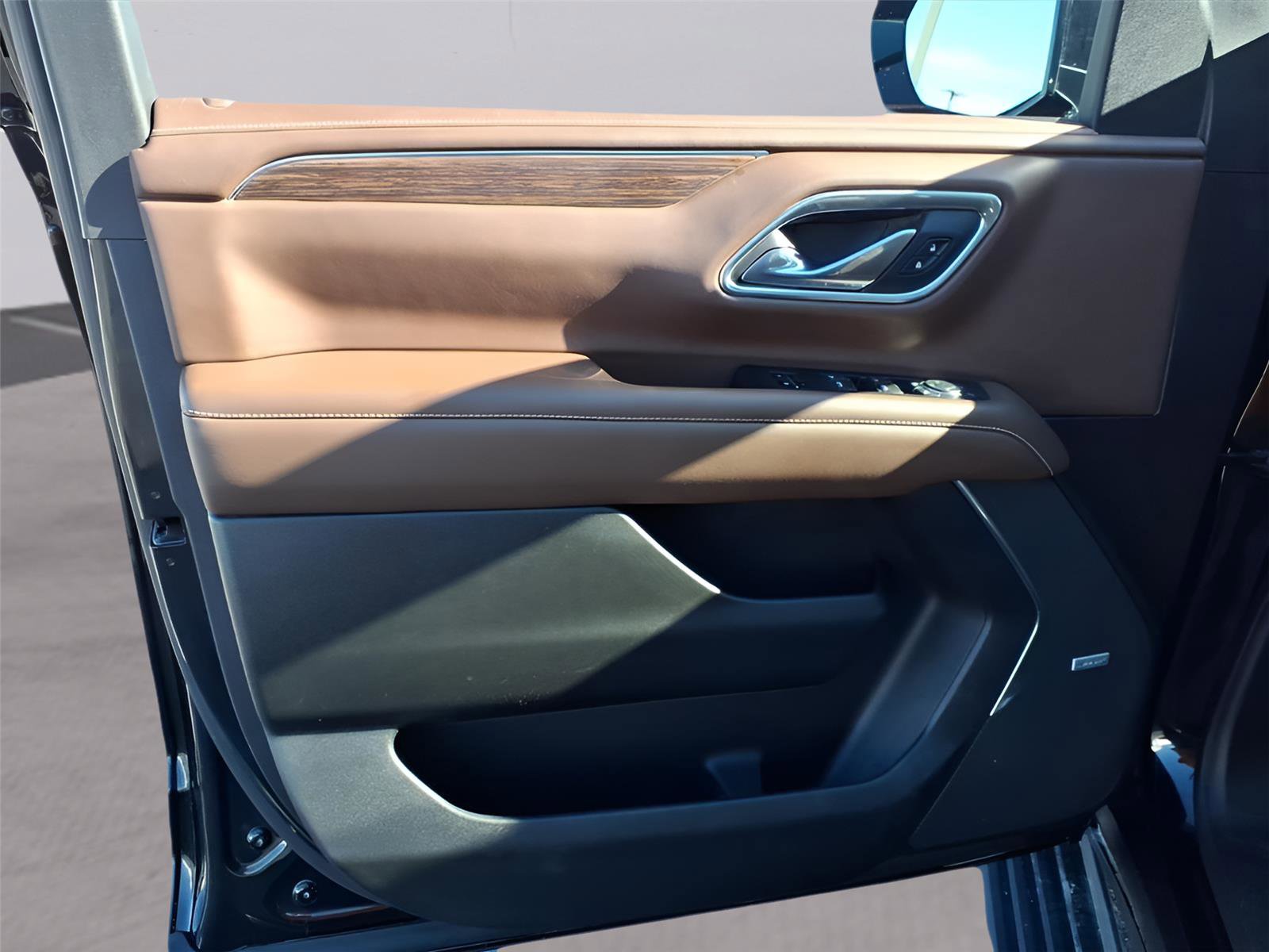 Used 2021 Chevrolet Suburban High Country w/ Premium Package image 11