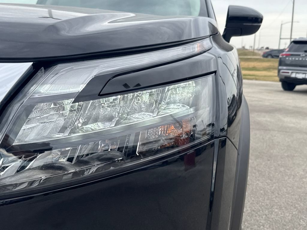 New 2025 Nissan Pathfinder SV image 9