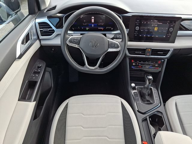 Used 2025 Volkswagen Taos SE FWD image 11