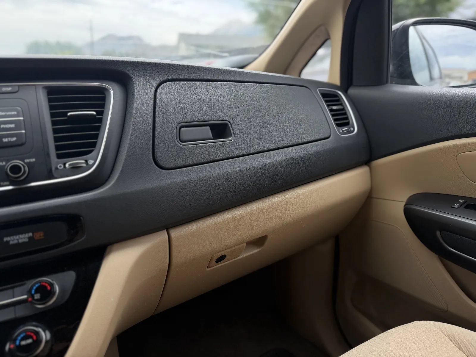 Used 2016 Kia Sedona LX w/ LX Convenience Package FWD image 30