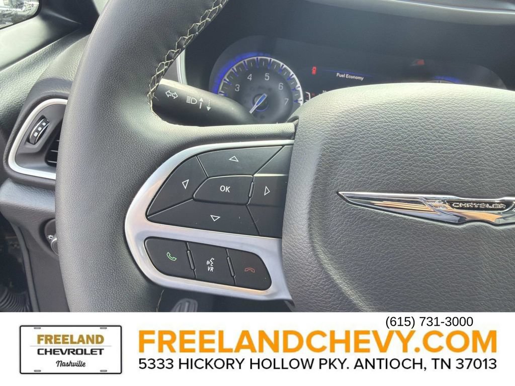 Used 2025 Chrysler Pacifica Select FWD image 27