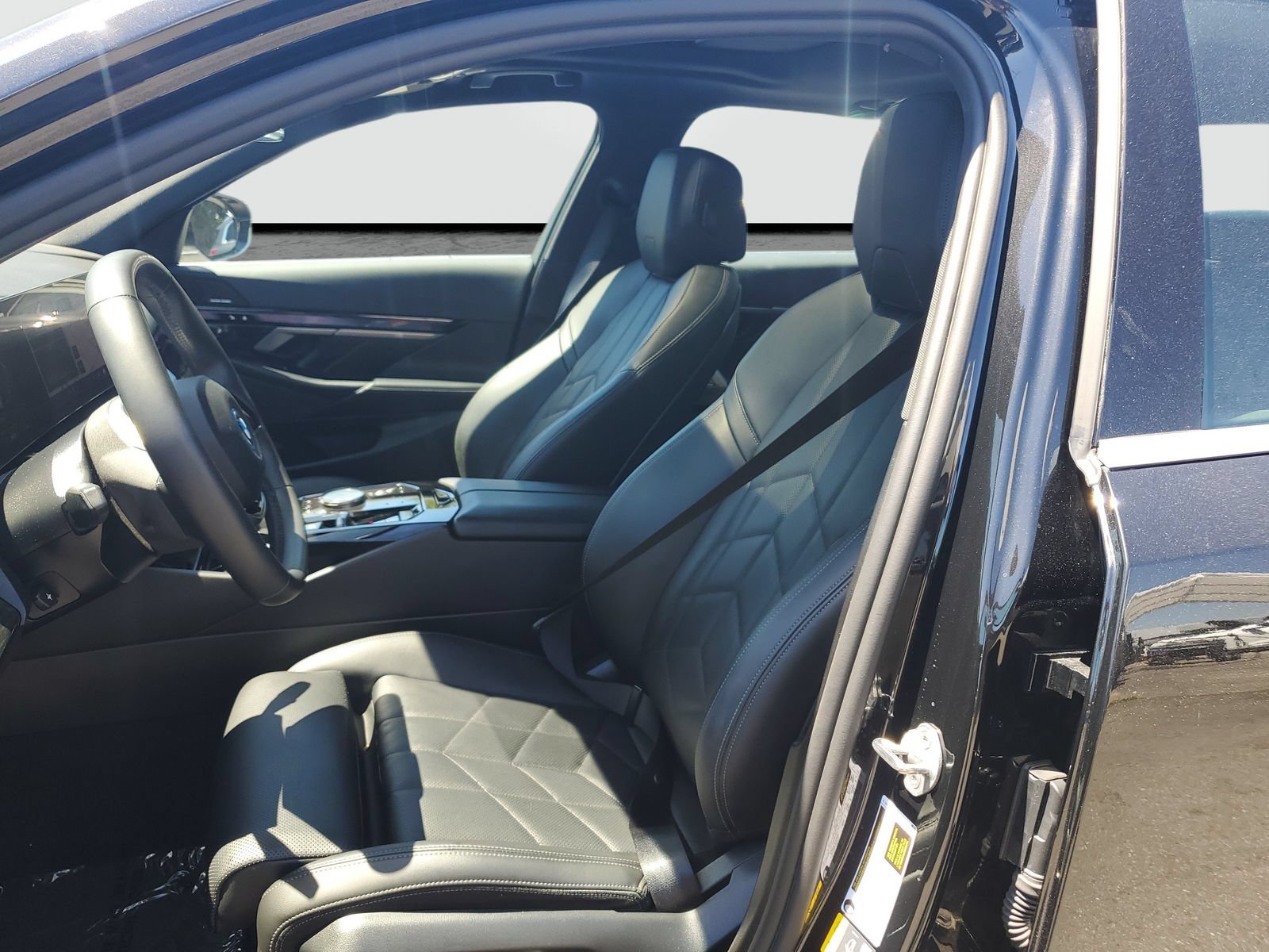 Used 2024 BMW i5 eDrive40i RWD image 19