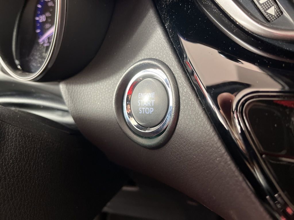 Used 2020 Toyota C-HR XLE image 31