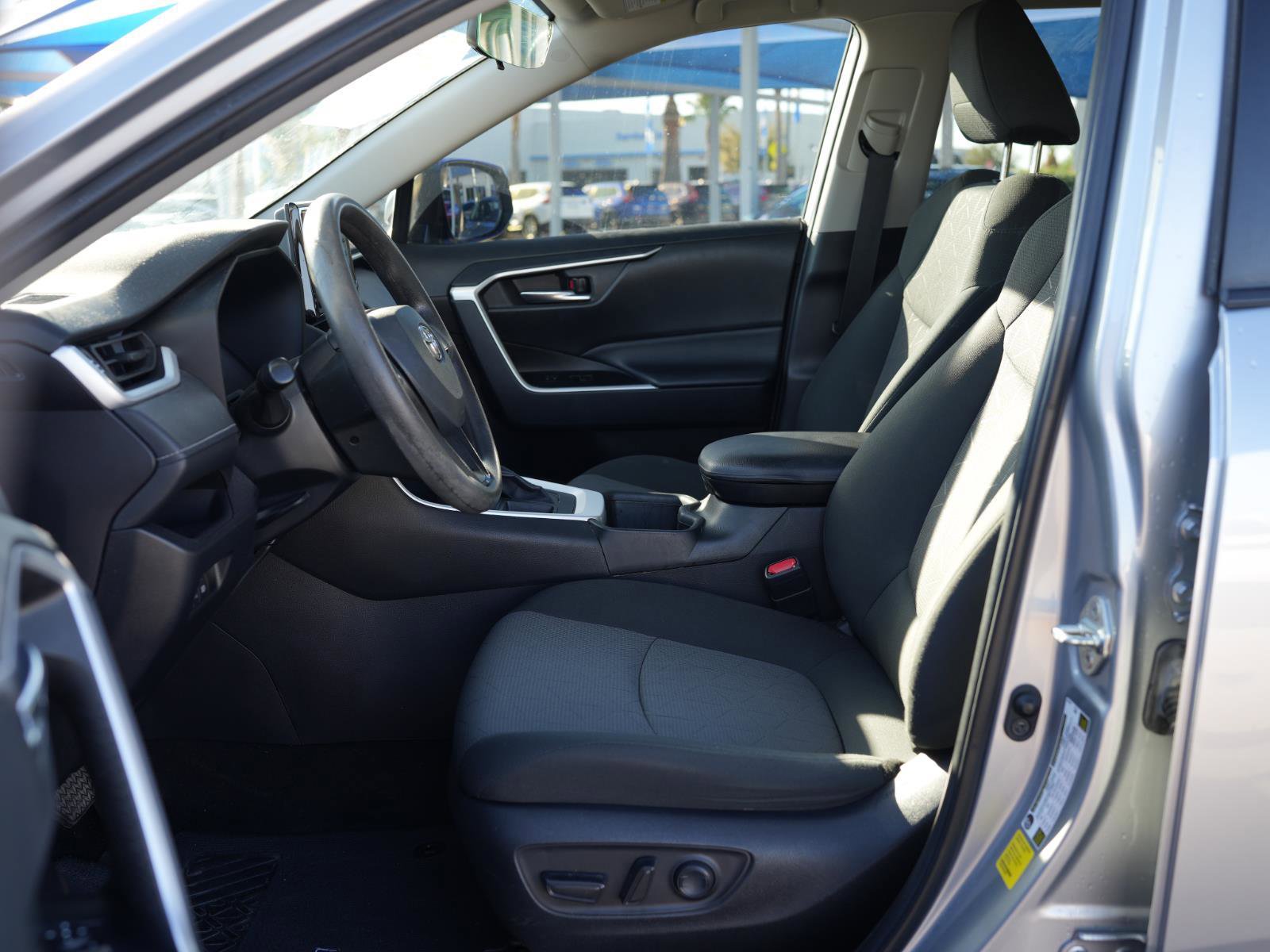 Used 2022 Toyota RAV4 XLE FWD image 14