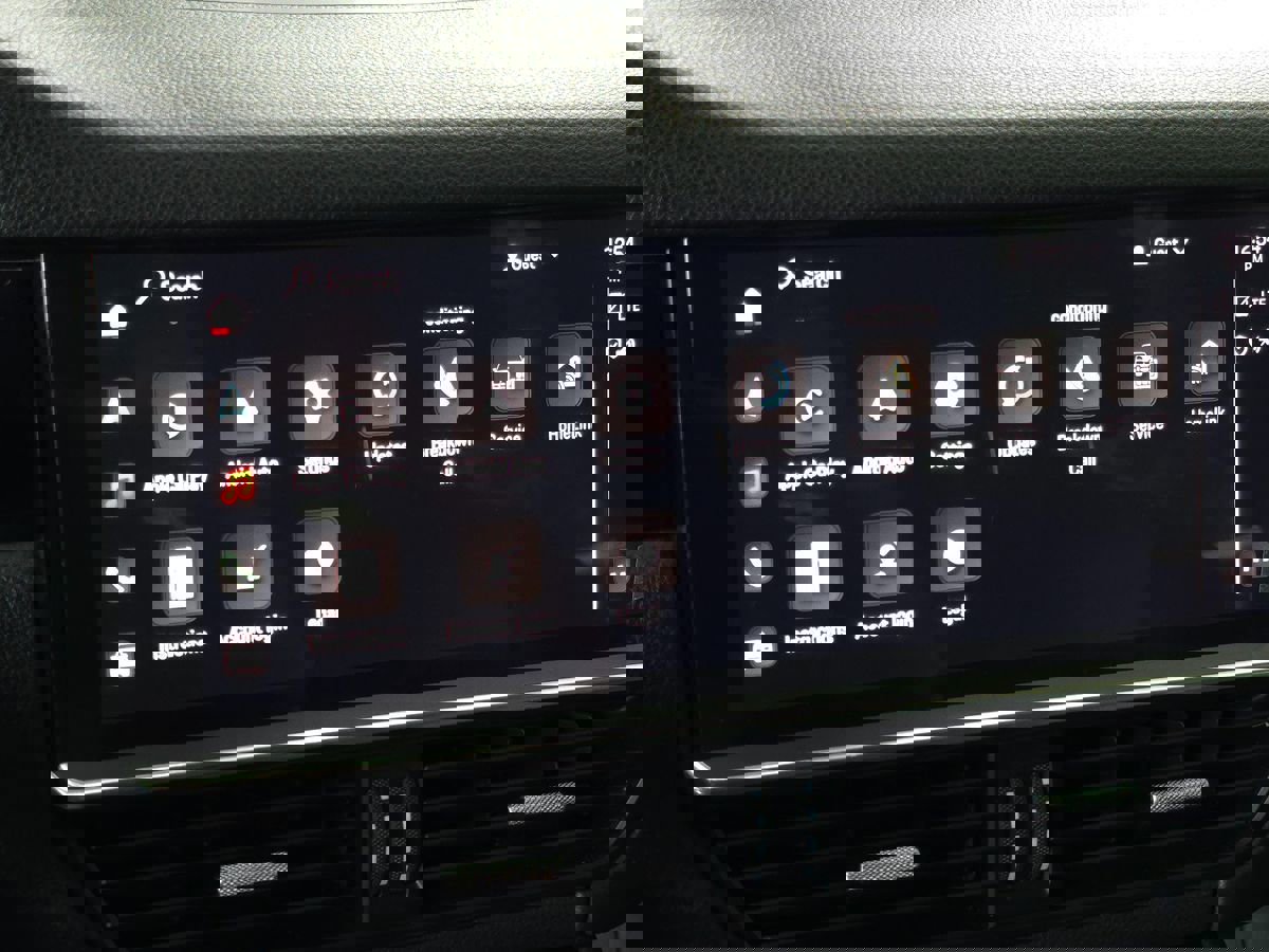 Used 2023 Porsche Cayenne Platinum Edition image 40