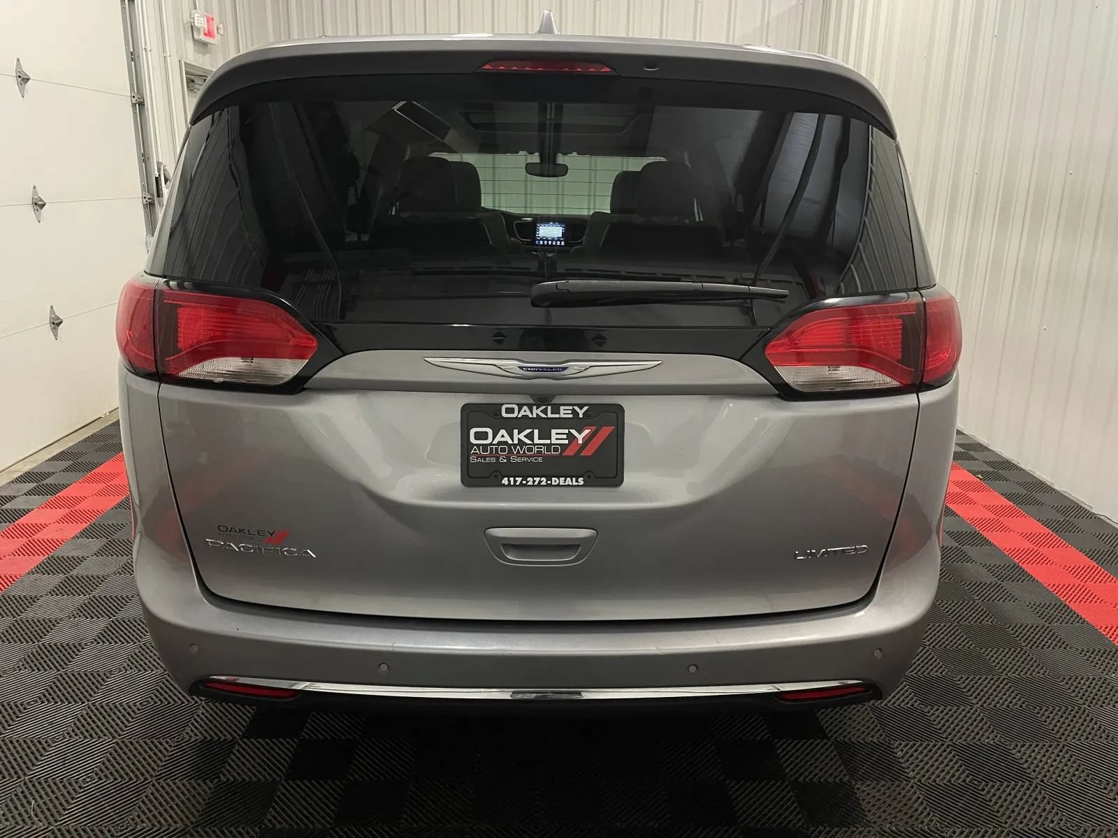 Used 2020 Chrysler Pacifica Limited FWD image 3