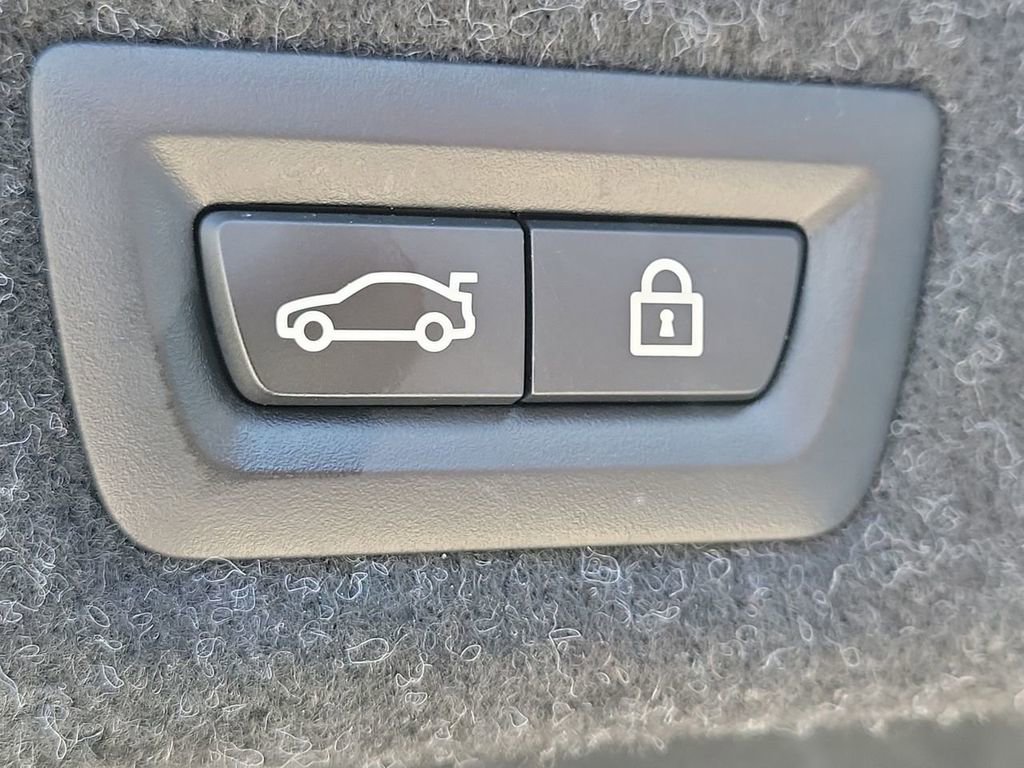 Used 2022 BMW 540i xDrive w/ Convenience Package image 12