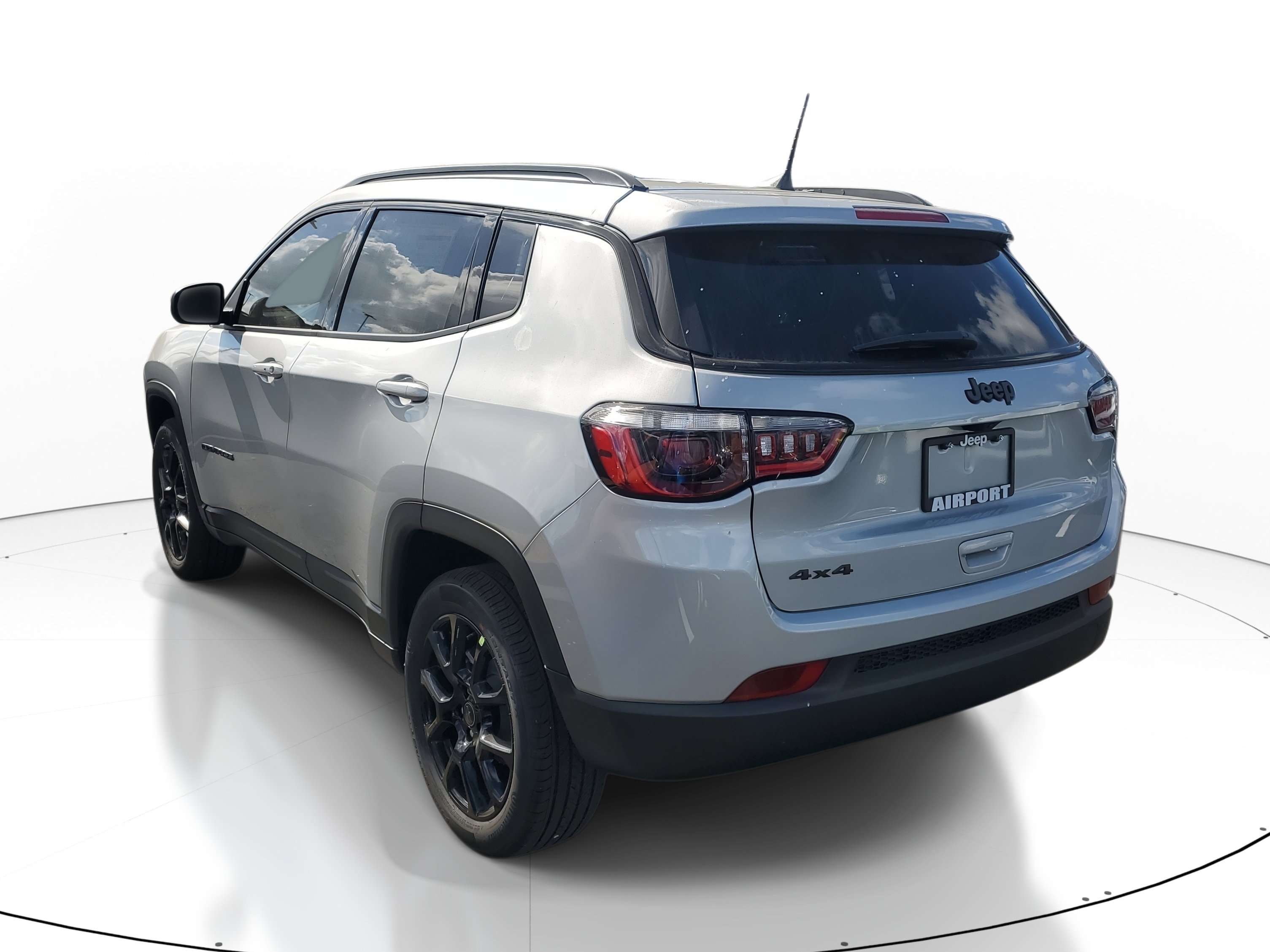 New 2026 Jeep Compass Latitude image 3