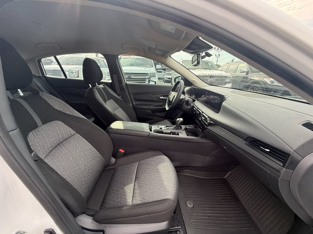 Used 2026 Nissan Sentra SV w/ SV Convenience Package FWD image 23