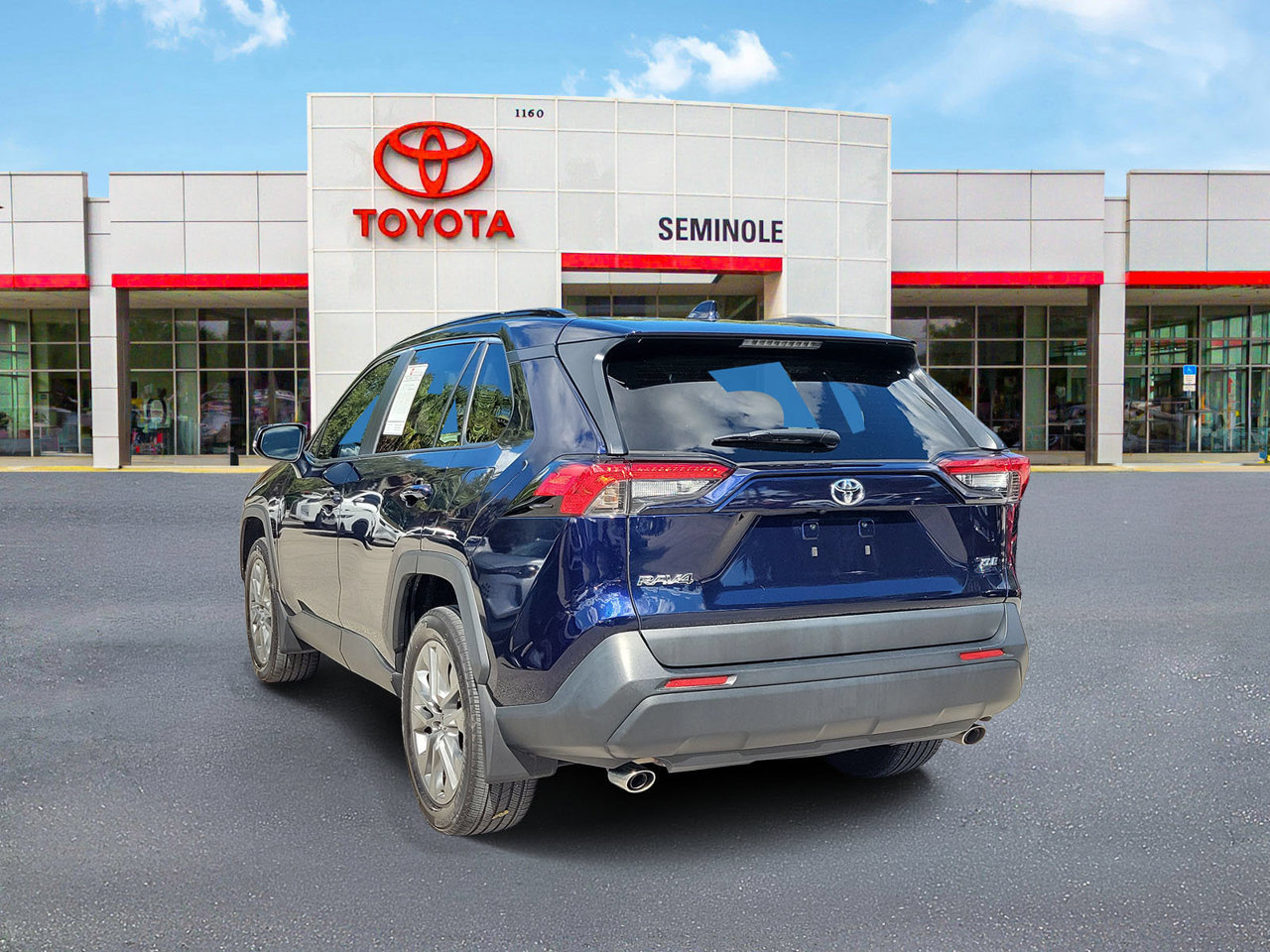 Used 2025 Toyota RAV4 XLE Premium FWD image 4