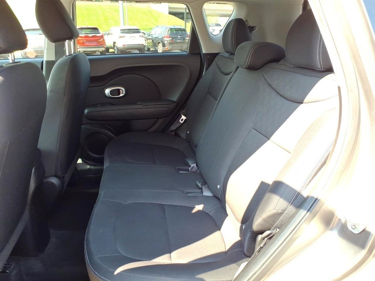 Used 2015 Kia Soul FWD image 6