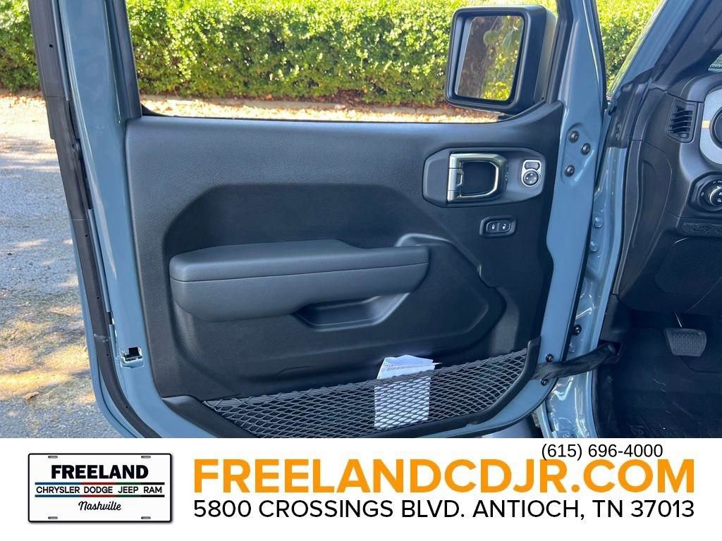 New 2025 Jeep Gladiator Sport image 16