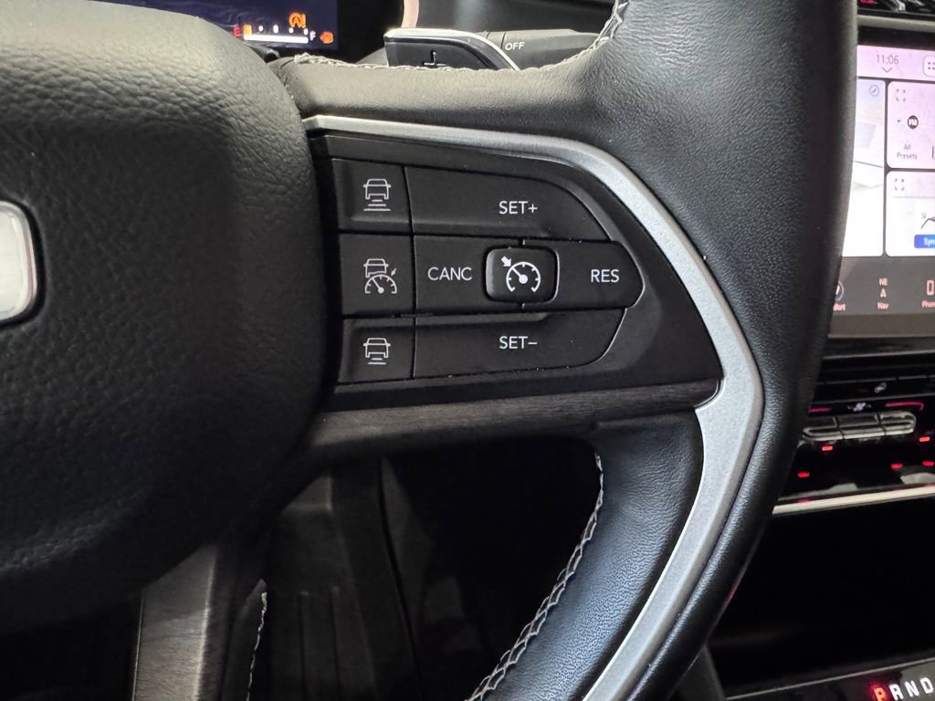 Used 2022 Jeep Grand Cherokee L Limited AWD/4WD image 15