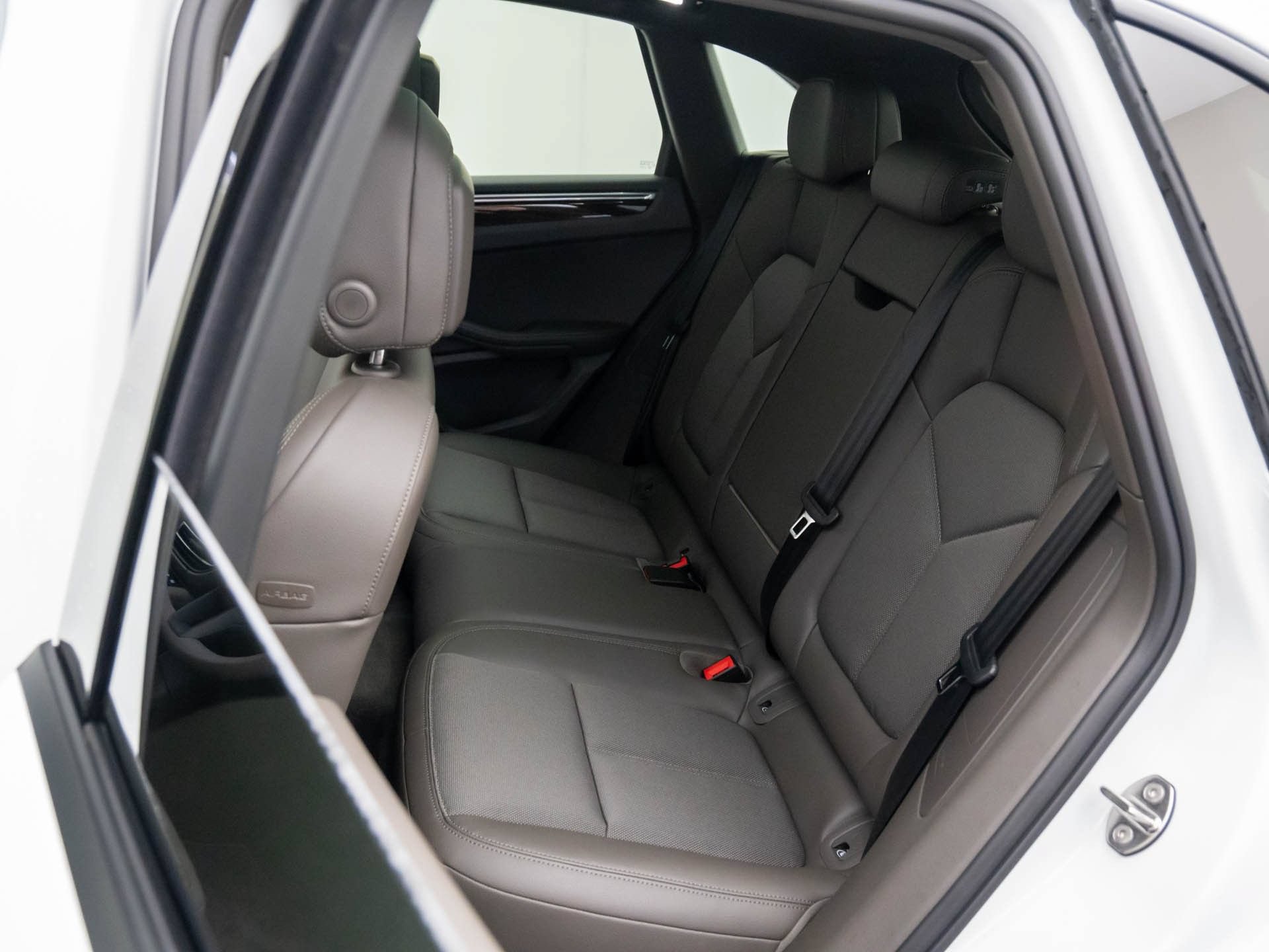 Certified 2026 Porsche Macan AWD/4WD image 14