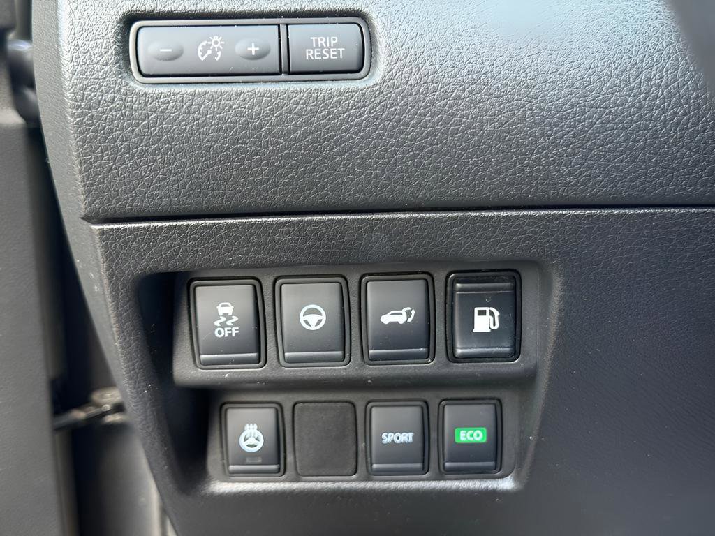 Used 2019 Nissan Rogue SV w/ Premium Package FWD image 26