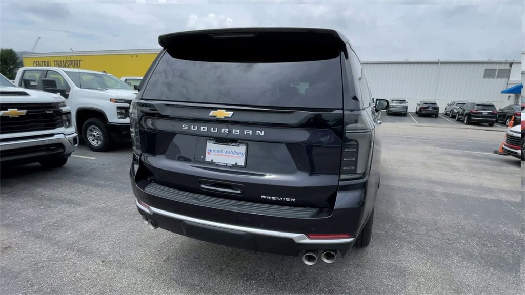 New 2025 Chevrolet Suburban Premier image 9