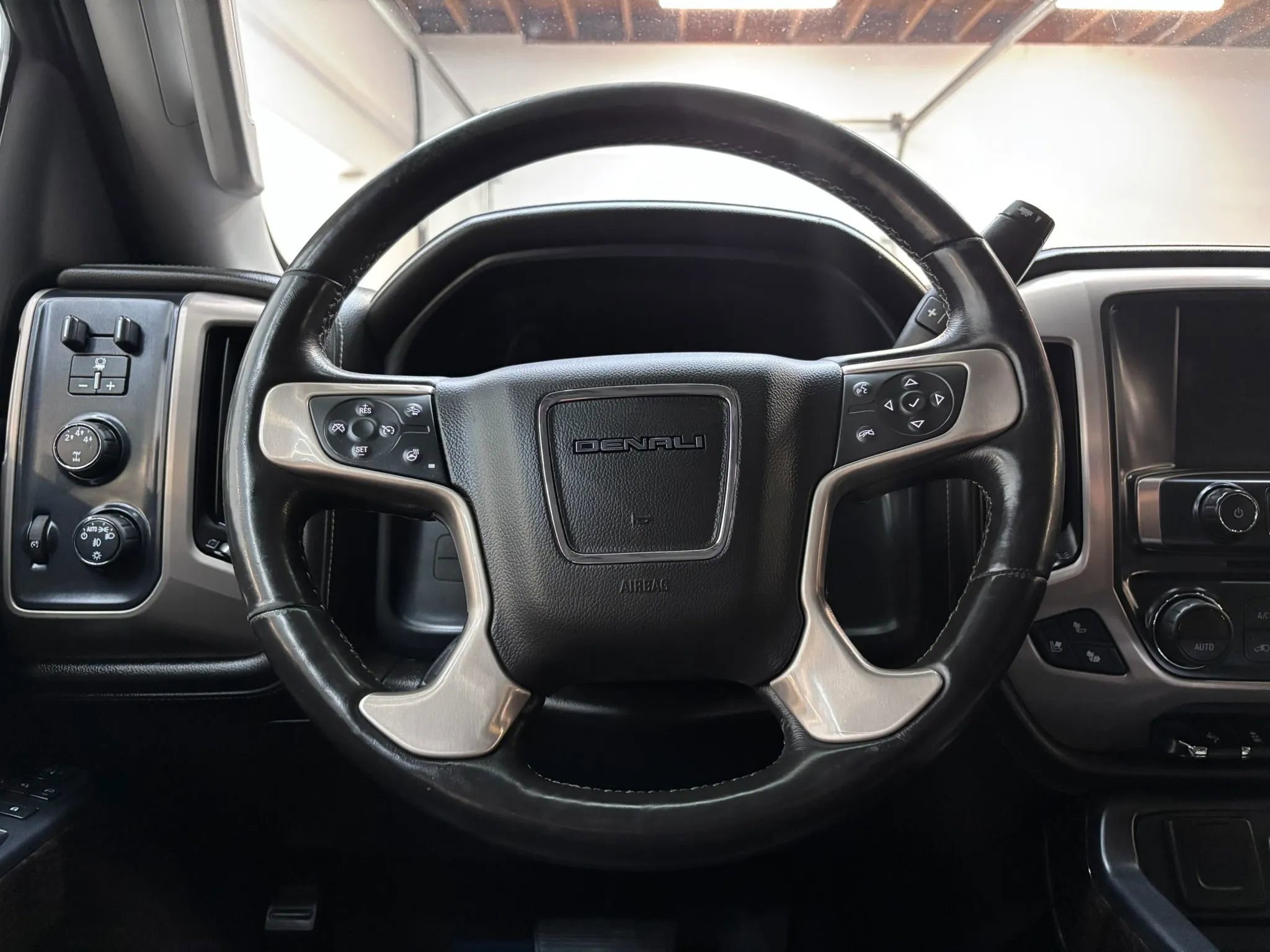 Used 2016 GMC Sierra 2500 Denali w/ Duramax Plus Package AWD/4WD image 20