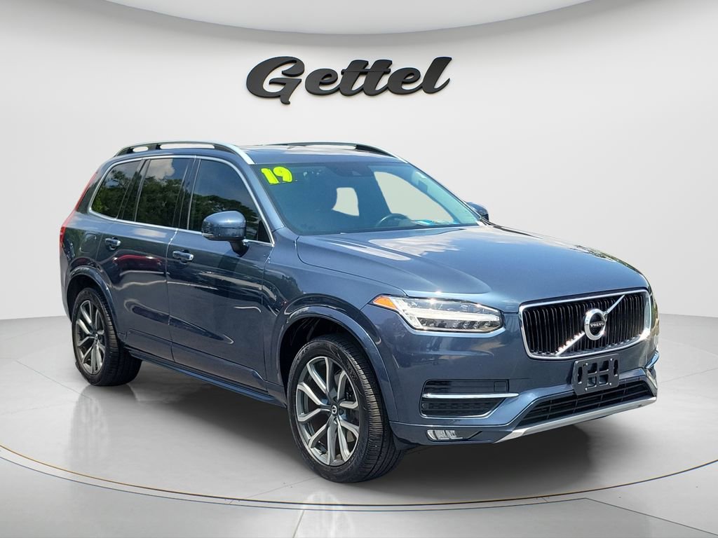 Used 2019 Volvo XC90 T5 Momentum w/ Multimedia Package AWD/4WD image 3