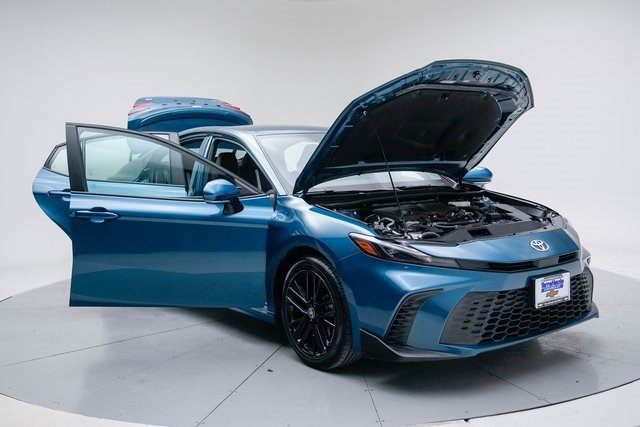Used 2025 Toyota Camry SE image 18