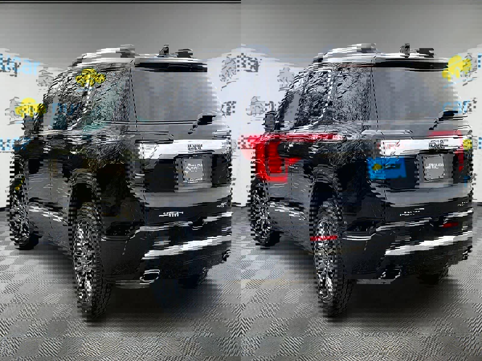 Used 2023 GMC Acadia Denali w/ Black Diamond Edition image 4