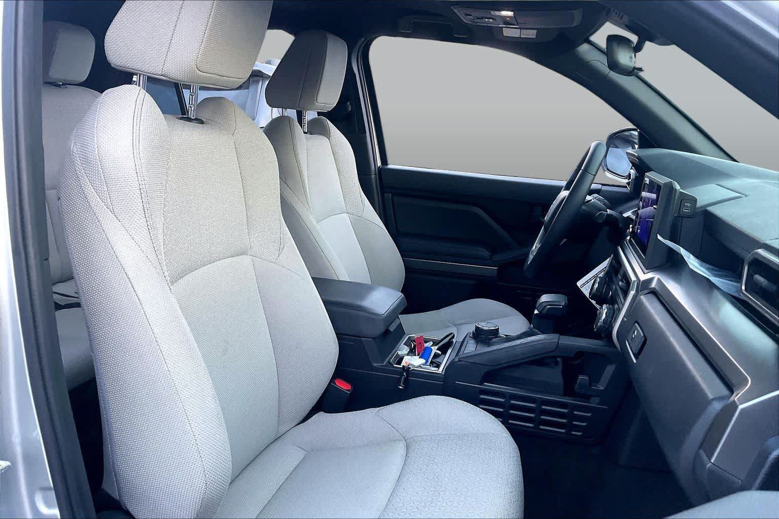 Used 2025 Toyota 4Runner SR5 AWD/4WD image 9