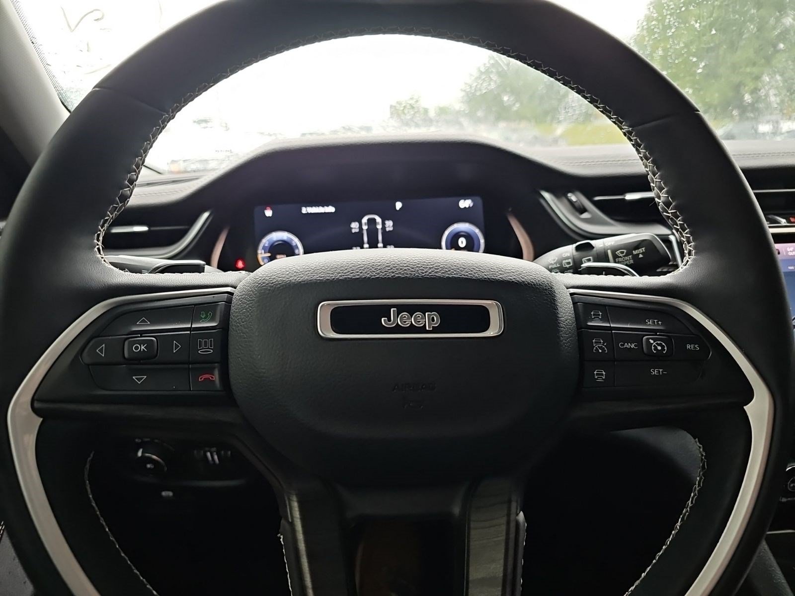 Used 2023 Jeep Grand Cherokee L Limited w/ Luxury Tech Group II AWD/4WD image 24