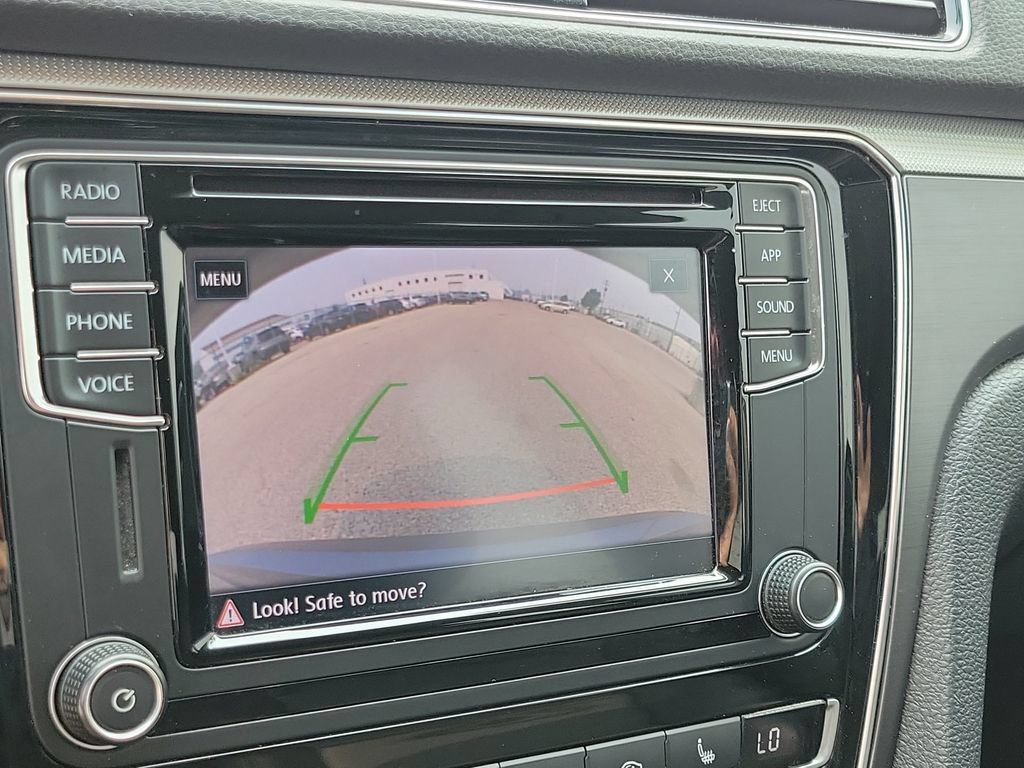 Used 2018 Volkswagen Passat 2.0T FWD image 25
