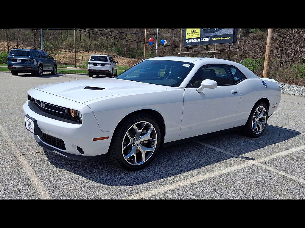 Used 2016 Dodge Challenger SXT Plus RWD image 4