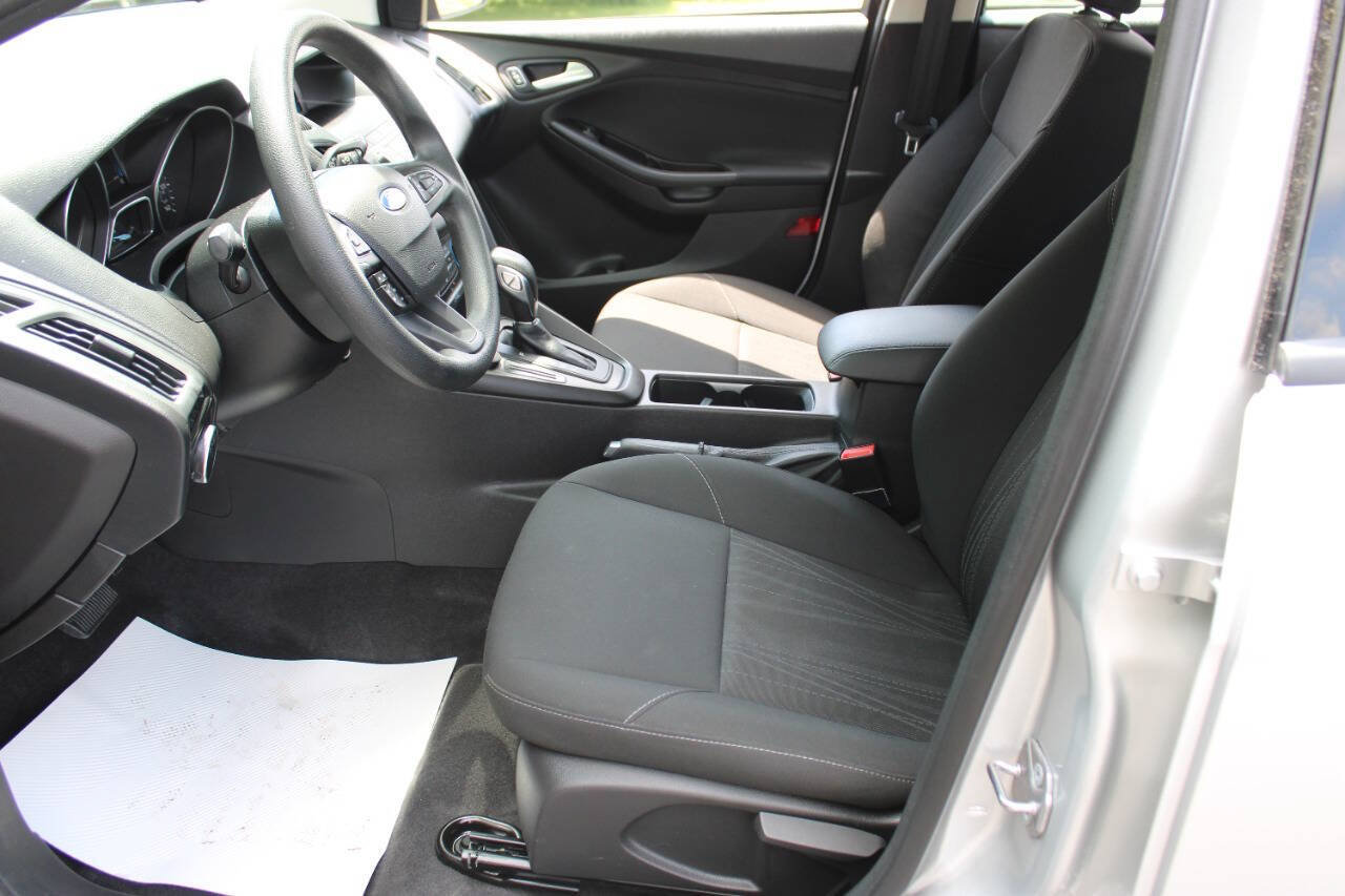 Used 2018 Ford Focus SE FWD image 7